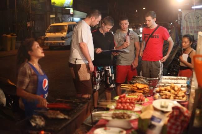 Noční smlouvání a nakupování na trhu