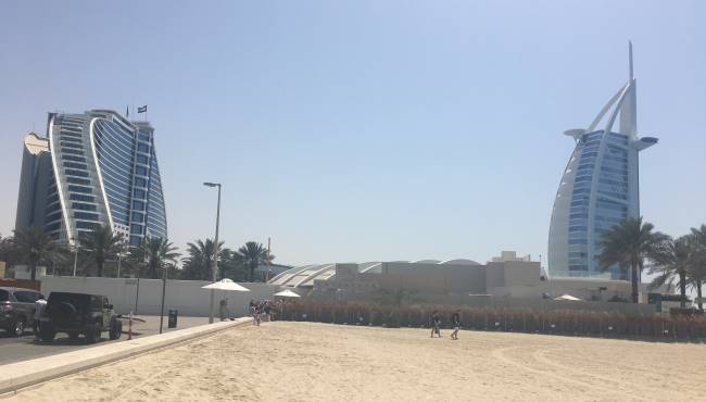 Pláž-a-pohled-na-Burj-al-Arab